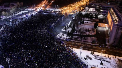 Descargar video: Crisi politica in Romania, dopo la depenalizzazione dei reati di corruzione il ministro della giustizia lascia tutti i poteri al suo vice