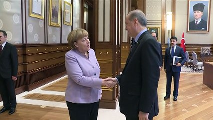 Merkel, preocupada por libertades en Turquía