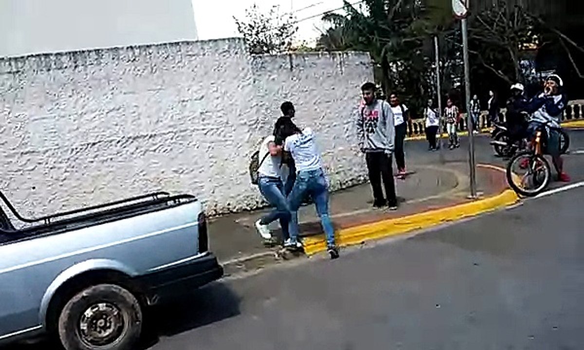 Treta na escola[2]