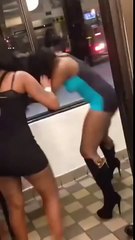 UFC GOSTOSAS  Essas brigas são as melhores, tudo de fio dental  Meninas malvadas