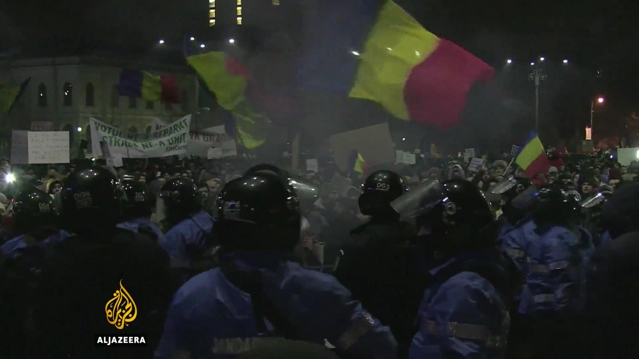 Romania: Massive protests continue over governm...