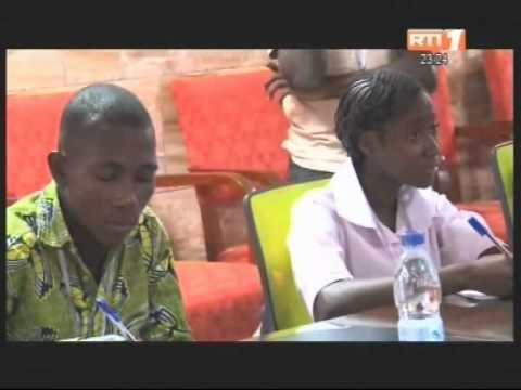 Des titulaires du baccalaureat ivoiriens obtiennent des bourses d'étude à l'exterieur.wmv