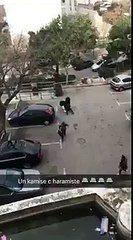 Deux policiers enfilent un kamis et un jilbab pour une interpellation