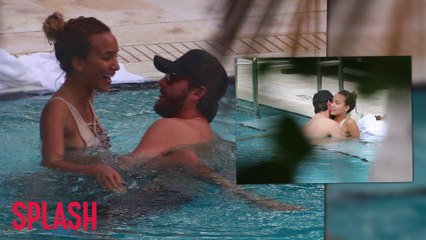 Scott Disick besa una mujer misteriosa en Miami