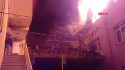 Bursa - Çatı Katındaki Yangını Söndürmekte Zorlandılar