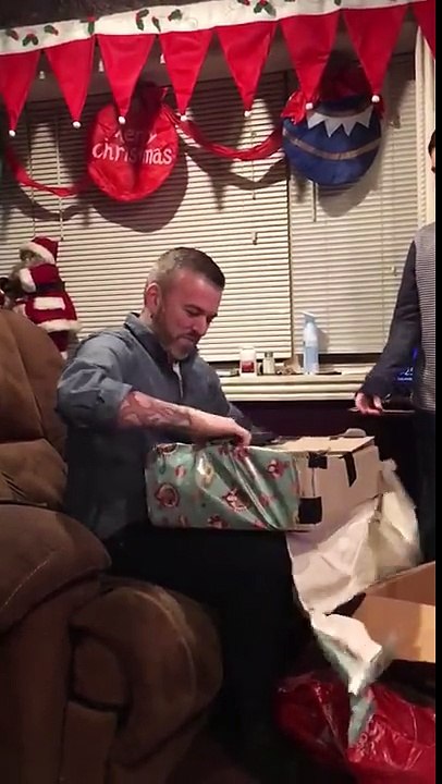 11 year old saves up birthday money for his dad's Christmas present.