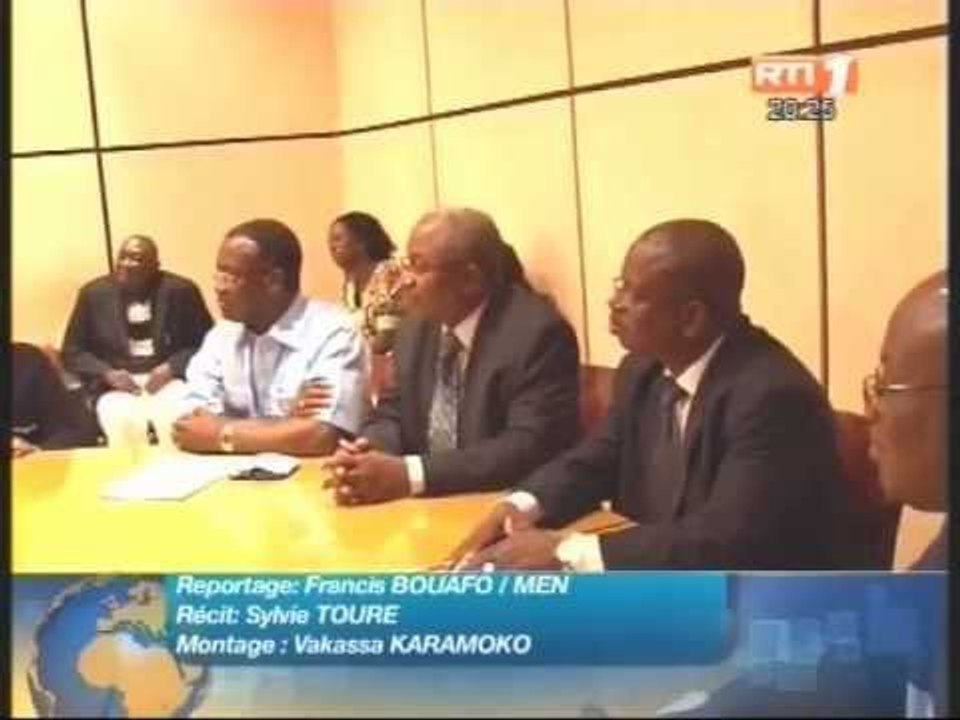 Humanitaire: la fondation Ebouet emmanuel offre du materiel scolaire au ministère de l'éducation