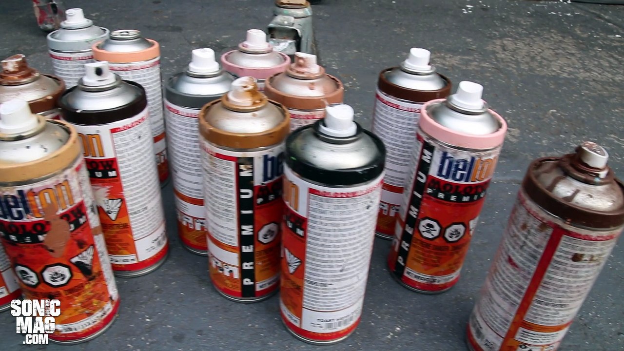 SonicMag interviews Jules Muck while painting the Lemmy Mural at the Rainbow