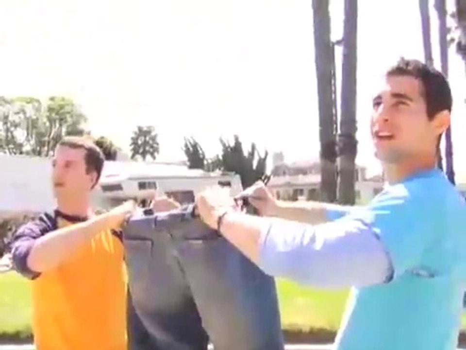 Aller hop je suis en retard !! Je saute dans le pantalon et au boulot !! Bisous les TItis :)