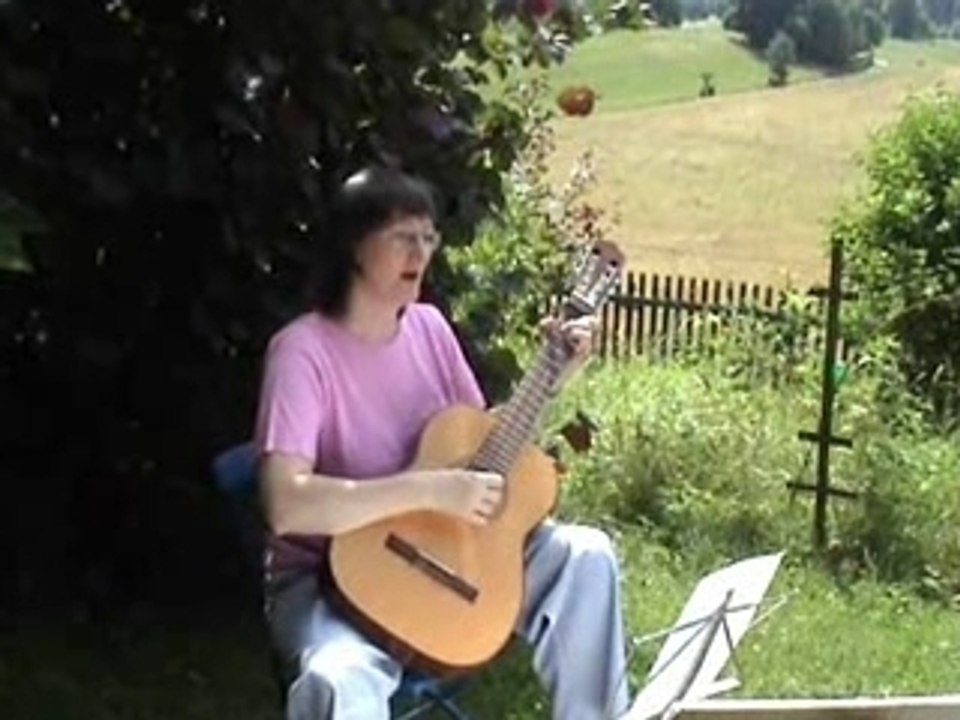 Ein Schaf, das in den Dornen hing