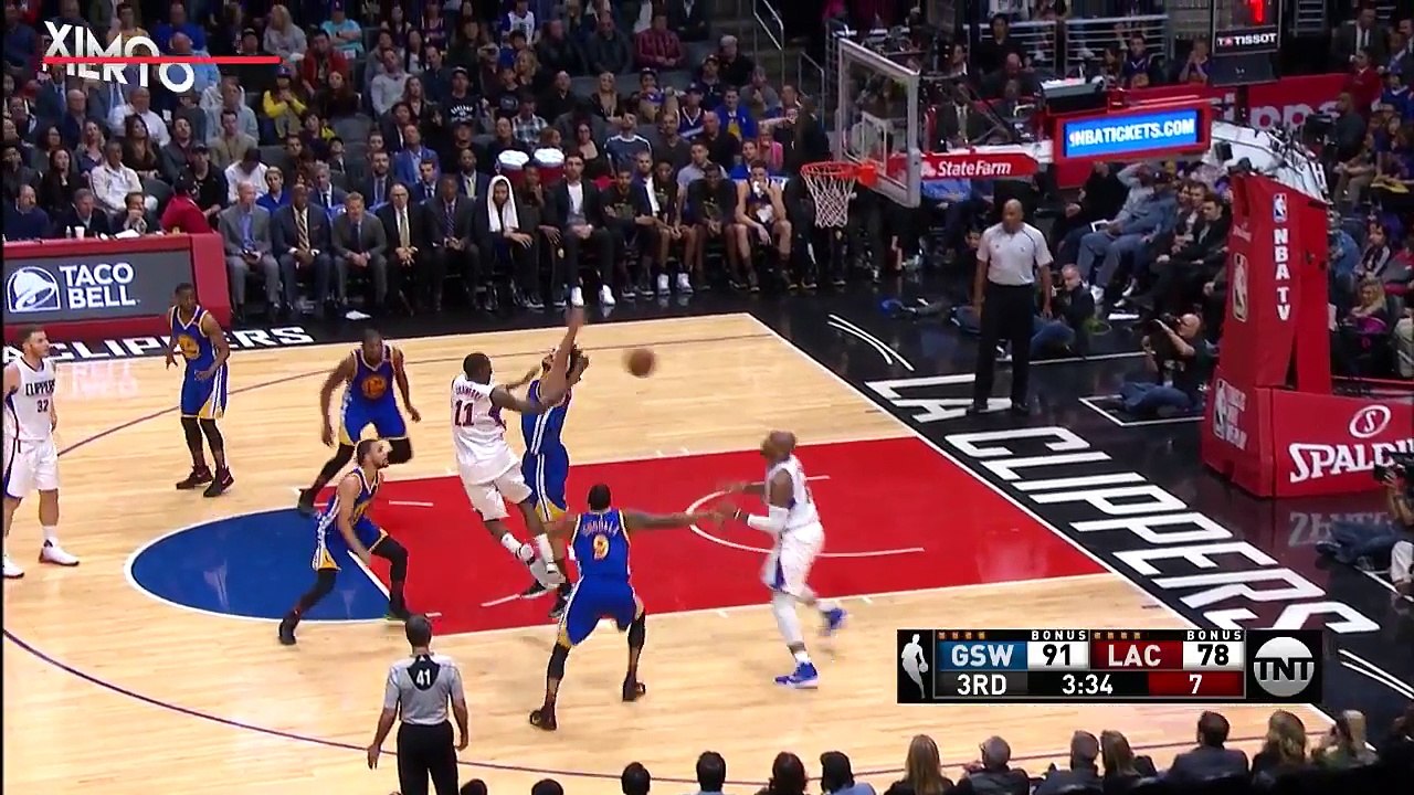 Mo Speights se fait fracasser par le cercle !