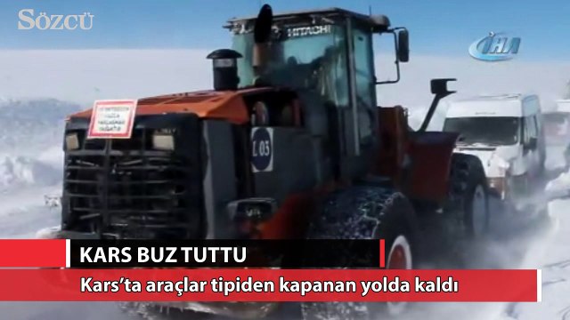 Kars'ta araçlar tipiden kapanan yolda kaldı