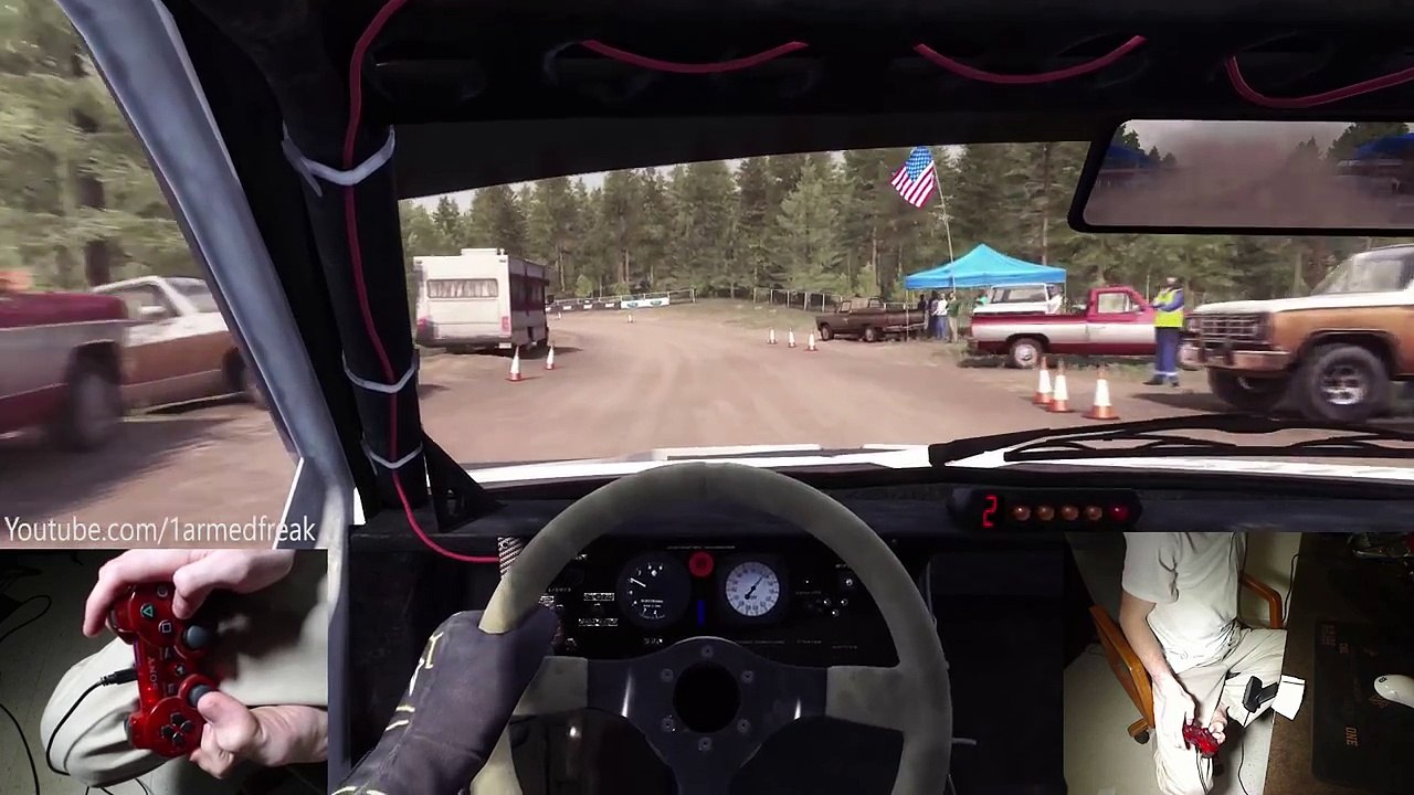 Piloter sa voiture avec son pied et une main dans Dirt Rally Hill Climb - Jeu video