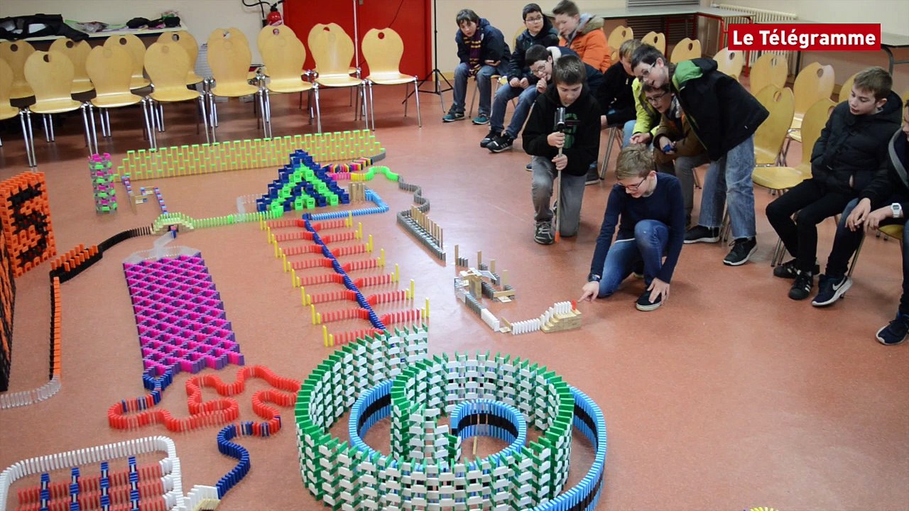 Guipavas. Collège Saint-Charles : des dominos qui font le spectacle