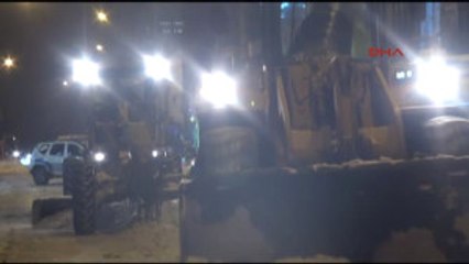 Kars Kar Kamyonlarla Kent Dışına Çıkarılıyor