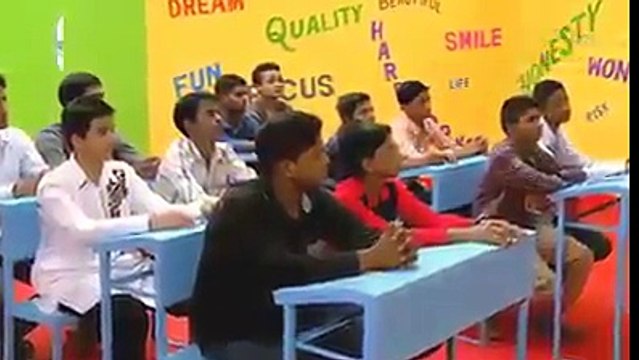 ہمیں اپنے بچوں اور ملک کے مستقبل کیلئے اپنے سکولز اور کالجز میں لبرلز اور سیکولرز کی بجائے ایسے اساتذہ رکھنا چاہیے، دیکھ