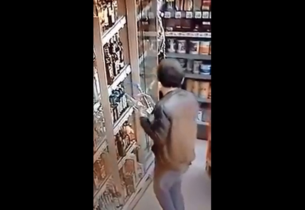 Il vole 11 bouteilles d'alcool dans un magasin.