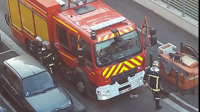 découvrez cette spectaculaire explosion dans un immeuble, lors d’un incendie à Toulouse