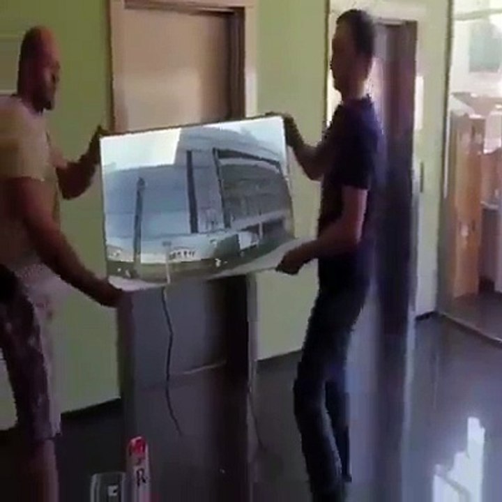 This Is One Of The Best Elevator Prank I Ever Watched!