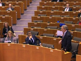 ট্রাম্পের পক্ষে কথা বলার সময় অভিনব প্রতিবাদের মুখে নাইজেল ফারাজ