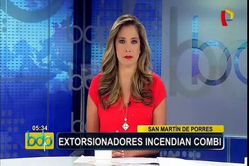 SMP: desconocidos incendian combi en plena calle