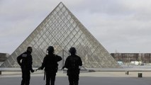 شلیک پلیس به سوی عامل حمله به نیروهای امنیتی در اطراف موزه لوور