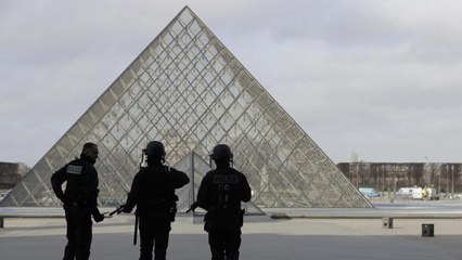 إحباط هجوم "إرهابي" بالساطور في العاصمة الفرنسية باريس