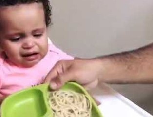 Cette petite fille sait exactement ce qu'elle veut !