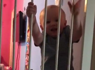 Public Buzz : Ce bébé est le roi de l'évasion