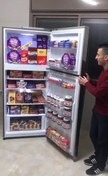 Ce frigo est fait pour vous qui aimez le chocolat... Kiffez bien!