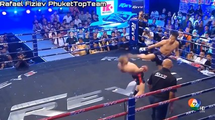 L'esquive à la Matrix de ce boxeur thaï.