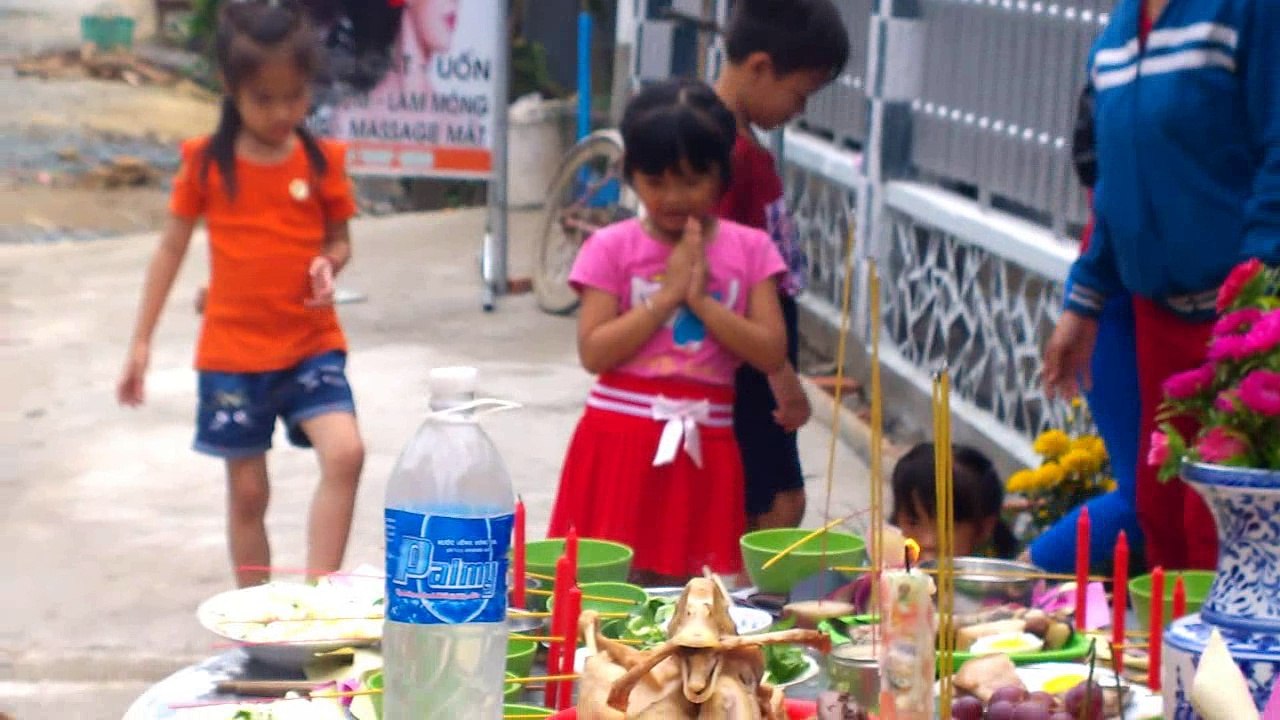 Lễ cúng lệ ông bà vào mùng 7 ở Giồng Cát, Lương An Trà, Tri Tôn, An Giang 2017