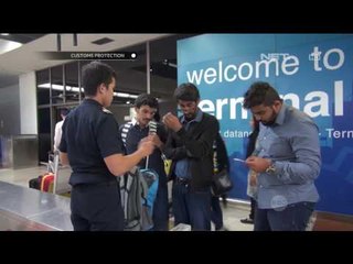 Tak Terima Rokoknya Dimusnahkan, Penumpang ini Beri Uang Kepada Petugas - Customs Protection