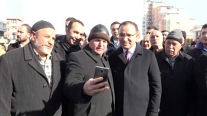 Bozdağ: "Türkiye, Suriye'deki Acıya, Drama, Iç Çatışmaya Sessiz Kalmamış, Insanlığın Vicdanı...