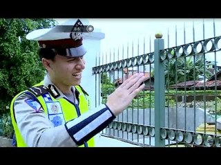 Unik, Pengendara Motor ini Malah Berhenti dan Meminta Sesuatu ke Polisi - 86