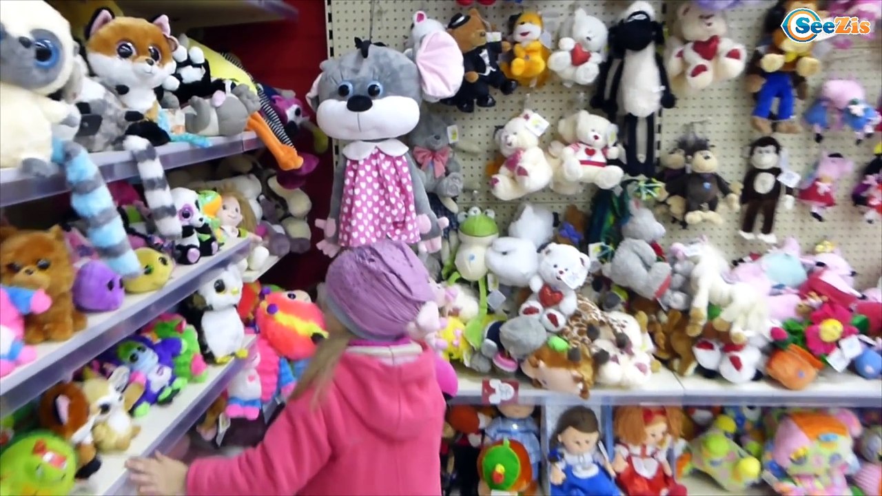 Микки Маус. Ярослава на Шоппинге в магазине игр...