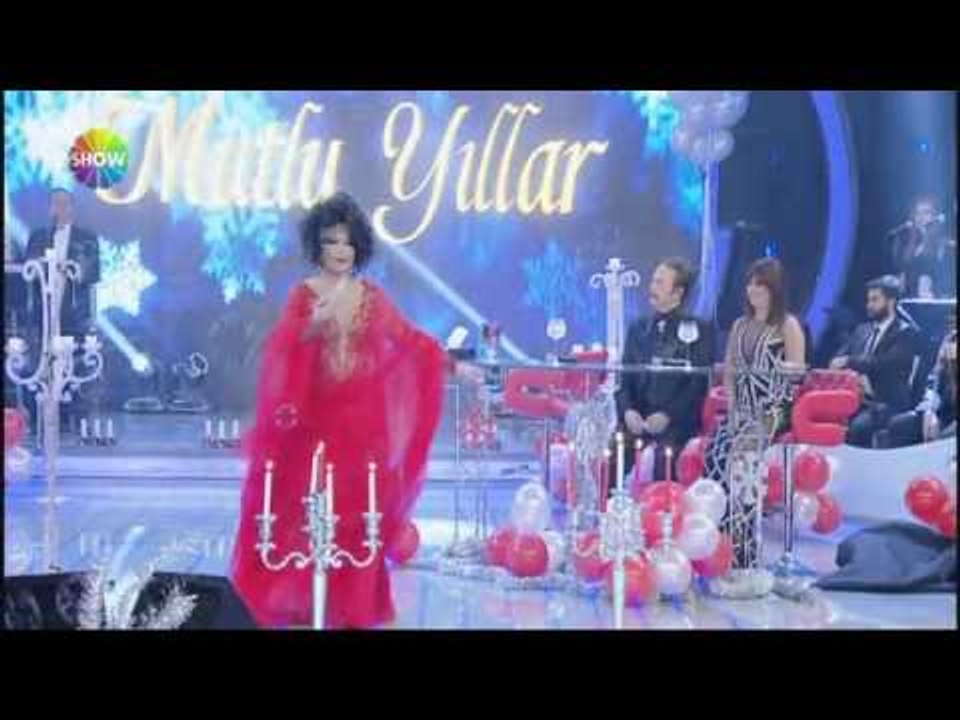 Bülent Ersoy - Dert Bende | Bülent Ersoy Show Canlı Performans