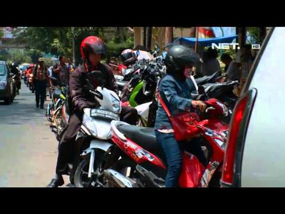 NET12 - Yana Maunanya Parkir Liar di Pinggir Jalan