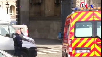 Louvre Müzesi’nde Terör Paniği