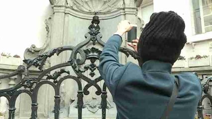 El Manneken Pis exhibe su fondo de armario