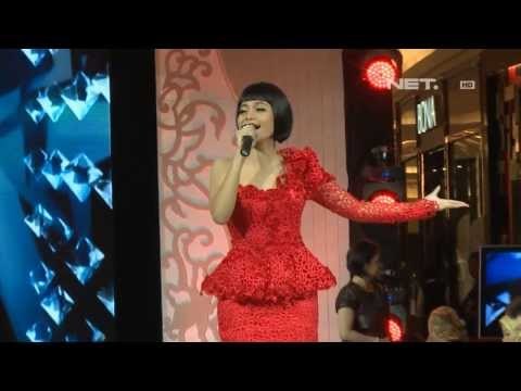 Entertainment News - Citra Scholastika menggunakan busana Hengky Kawilarang