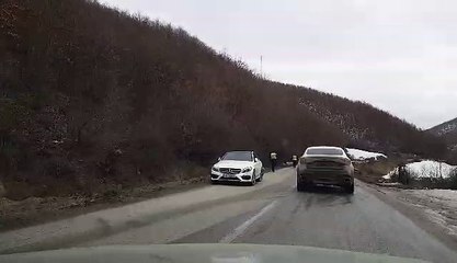 Rrokullisja e veturës në magjistralen Prishtinë - Gjilan