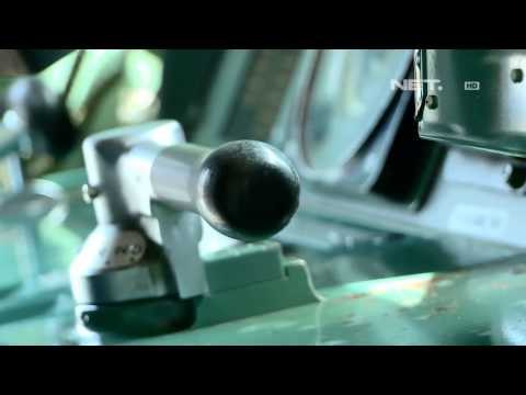 NET12 - 20 unit kereta api listrik dari Jepang tiba di Tanjung Priok