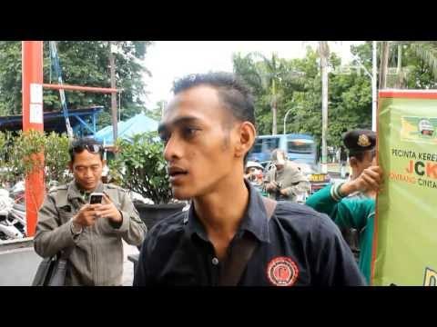 NET17 - Warga Jombang menuntut perbaikan layanan kereta api agar bebas pedagang asongan dan pengamen