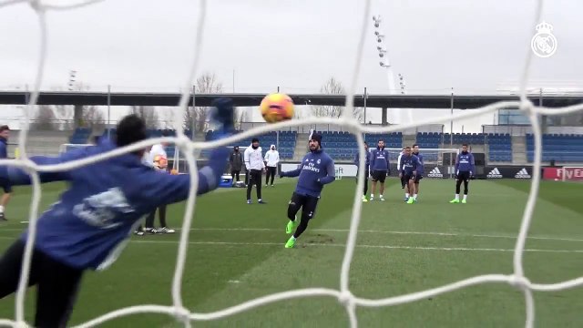 Flying-saves-at-Ciudad-Real-Madrid -フライングセーブ・ア・シウダッド・レアル・マドリード