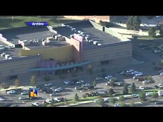 Juez "obliga" a Holmes a fijar una postura