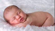 ولادة أول طفل في العالم من رجل و امرأتين