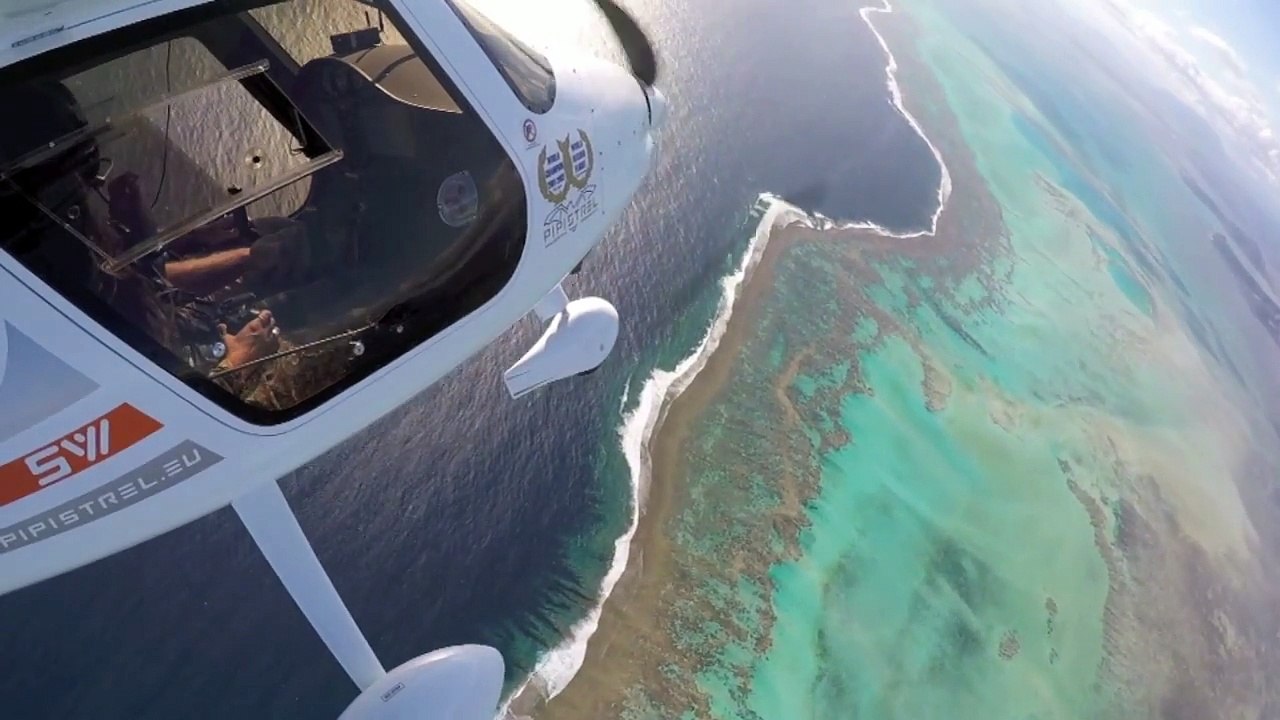 Survoler le lagon de Nouvelle-Calédonie et son coeur de Voh-eTBCU8y6MWU