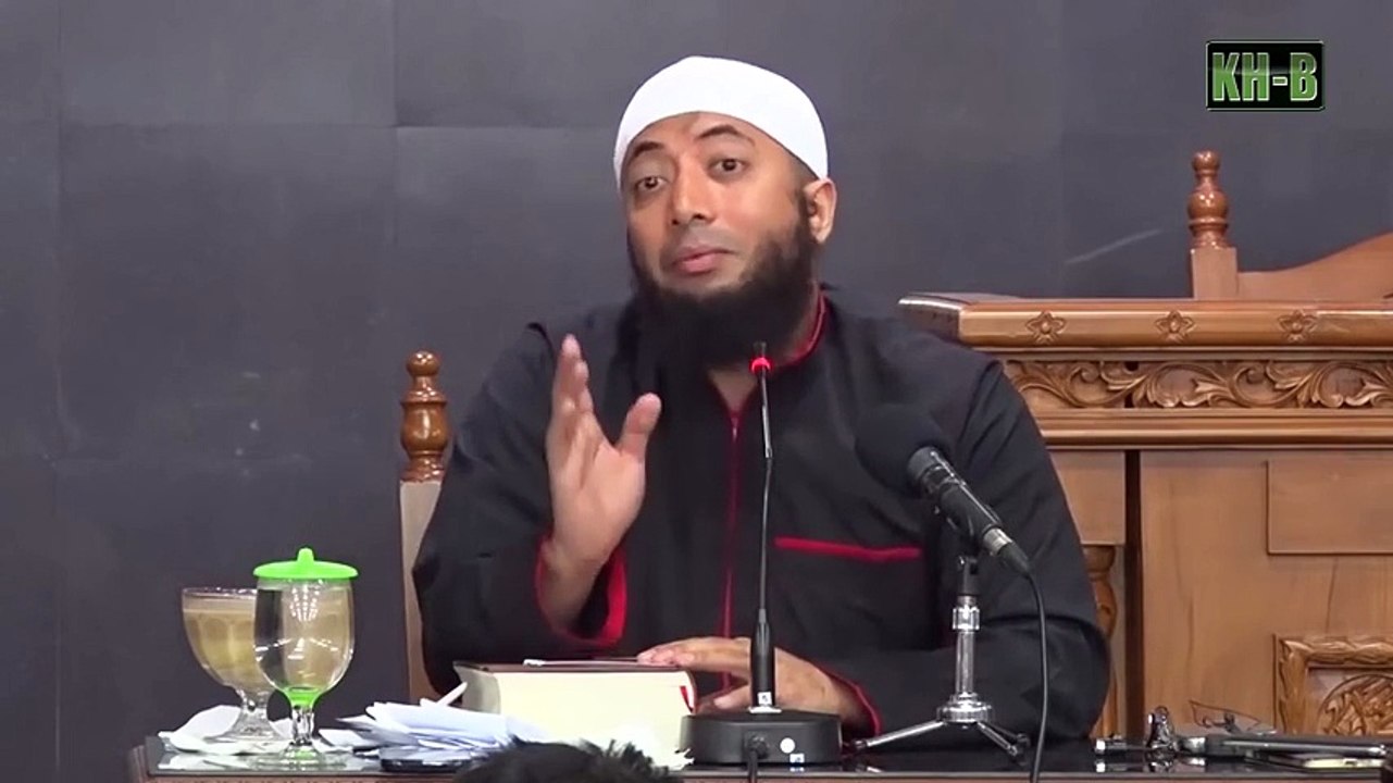 Apa itu Ujub Riya dan Bolehkah Wanita Memakai Make Up DR Khalid Basalamah MA