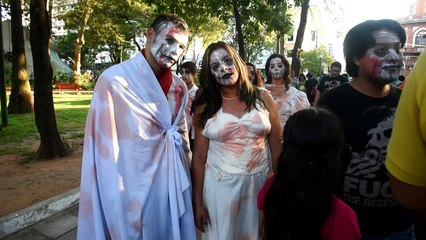 Cientos de “zombies” protestan contra reelección en Paraguay